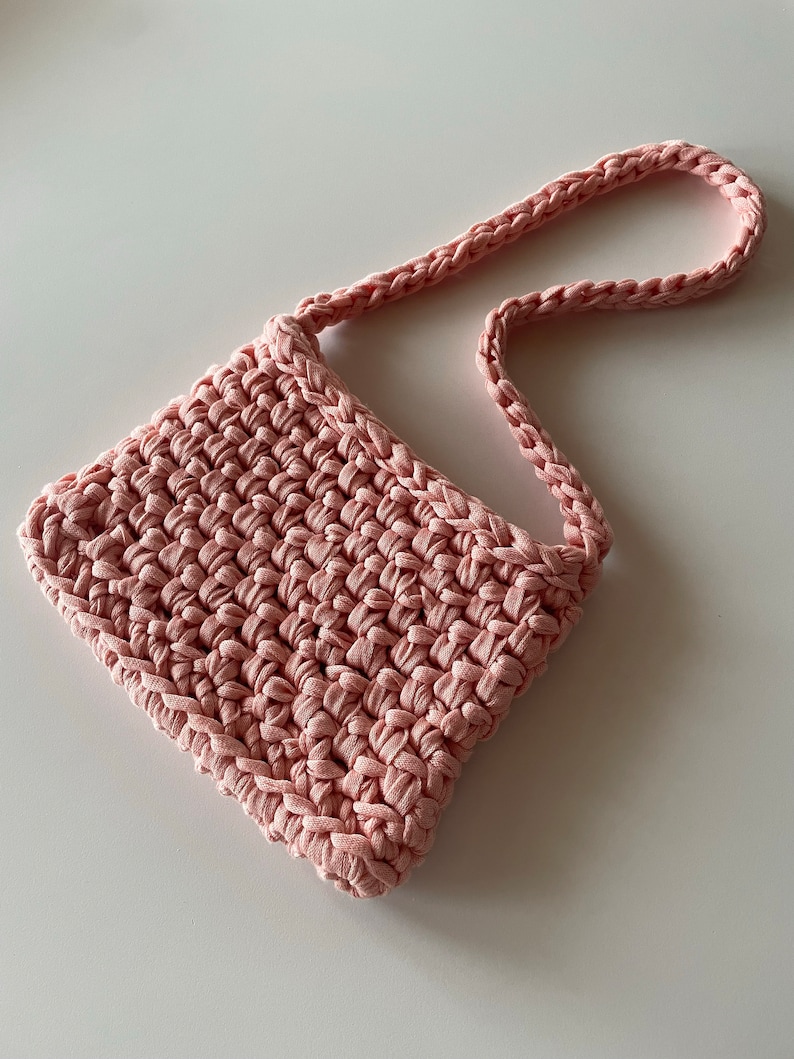 Schema uncinetto o pattern per realizzare ELSA mini BAG CROCHET, borsetta uncinetto a tracolla o spalla immagine 2