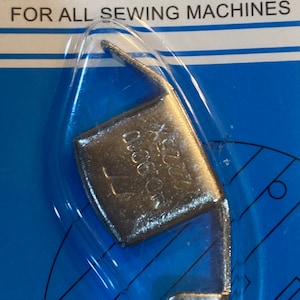 Magnetic seam guide