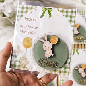 Ciao Baby Bomboniere per Baby Shower Italiane, Regali con Magnete a Forma di Coniglio, Bomboniere per Compleanno di Bambini Color Oliva, Bomboniere con Portachiavi per Battesimo, Verde Salvia Mi Bautizo