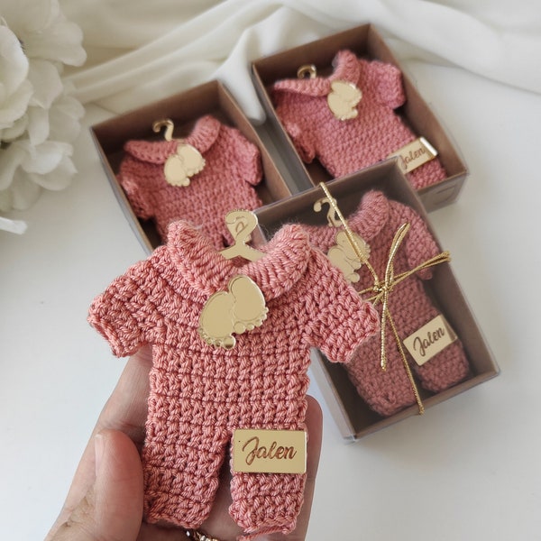 Crochet Baby Outfit Magnet Favor, Baby Shower Gift, Baptism Centerpiece
