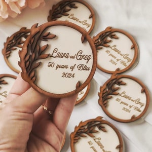 Imán de madera para guardar la fecha, imán de boda rústico, favores de boda bohomianos, regalos de imán de nevera, favor de compromiso para invitados, regalos de madera
