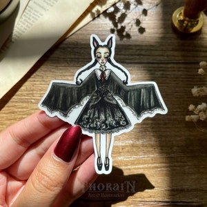 Vampir-Fledermaus Mädchen Aufkleber | Elegante Gothic Lolita Vinyl-Aufkleber | Dark Macabre Glossy Aufkleber | Viktorianischer Gothic Horror Aufkleber