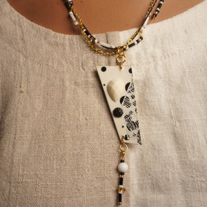 Necklace with pendant with gold, black and white holographic pattern with 4 rows, adjustable length &quot;Black and white clutter&quot;