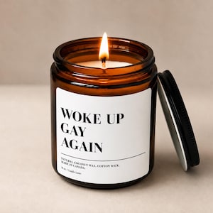 Świeca "Woke Up Gay Again", zabawna świeca gejowska, prezent LGBTQ, prezent na paradę równości, prezent dla osób queer, zabawna świeca, prezent dla najlepszego przyjaciela, 10-uncjowa świeca z wosku kokosowego