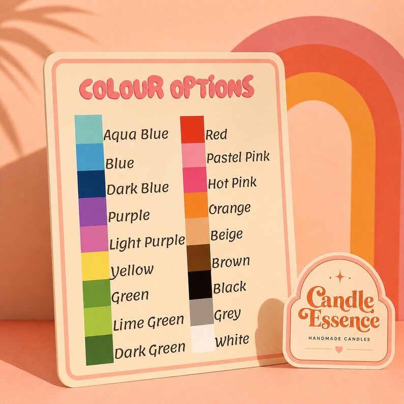 Puede incluir: Un letrero con "COLOUR OPTIONS" muestra muestras de color: Azul Aguamarina, Azul, Azul Oscuro, Morado, Lila, Amarillo, Verde, Verde Lima, Verde Oscuro, Rojo, Rosa Pastel, Rosa Fuerte, Naranja, Beige, Marr&oacute;n, Negro, Gris y Blanco. Una pegatina dice "Candle Essence HANDMADE CANDLES".