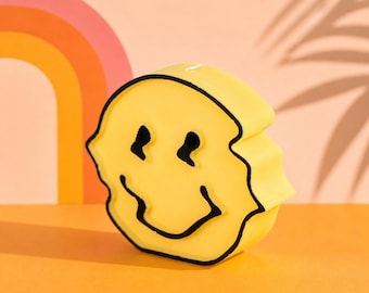Vela con carita sonriente graciosa: Decoración para el hogar con estilo alternativo