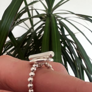 1 row pearl ring and T clasp in silver image 3