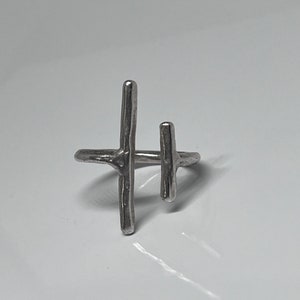 symmetrical bar ring