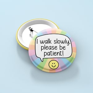 Ik loop langzaam, wees geduldig! - Badgepin | Verborgen handicap - Onzichtbare ziekte