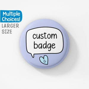 Peut inclure: Un bouton rond bleu clair avec une bulle de dialogue blanche qui dit "custom badge". Un cœur bleu clair avec un visage souriant est sous la bulle de dialogue.