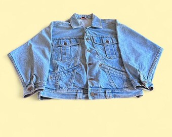 Chaqueta vaquera vintage de lavado claro, azul, corte holgado, talla M para mujer, con estampado de palmeras.