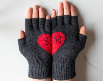 Anpassbare graue Fingerlose Handschuhe mit rotem Herzen