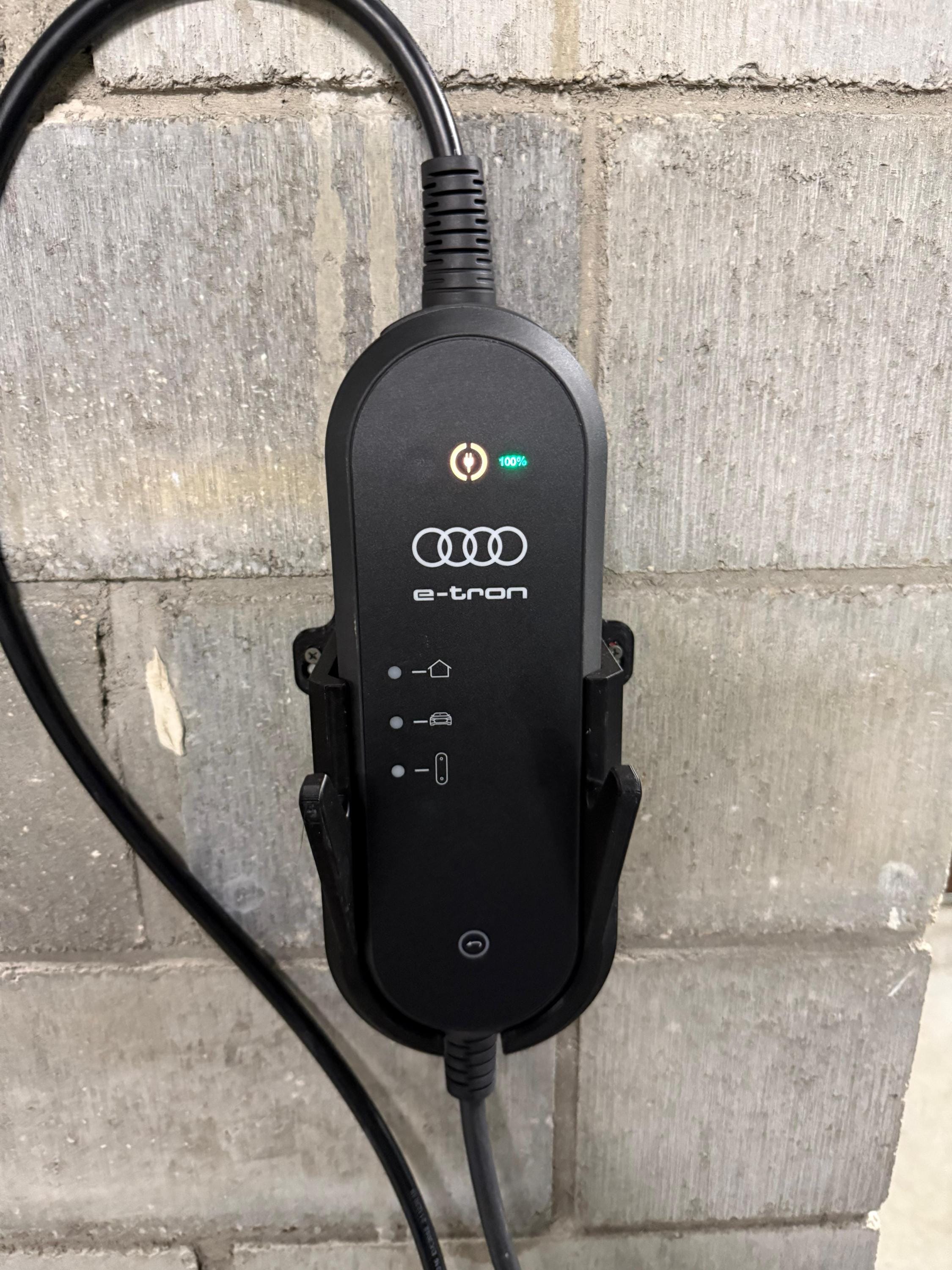 Audi e-tron 充電器ホルダー 壁掛けマウント Audi A3 Q4 Q8 GT etron