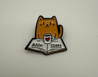 Buch, Katze und Kaffee Emaille Pin