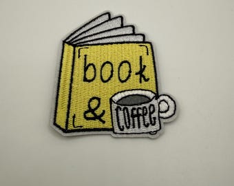 Buch und Kaffee, gestickte Bügelbilder