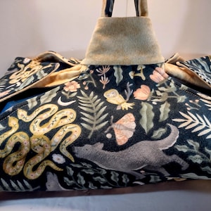 Insulated Potluck Baking Dish Tote 10 x 16 Pyrex Casserole Carrier Wild Woodland Forest Animals Wolves Owls Snakes Mushroom Fern Print