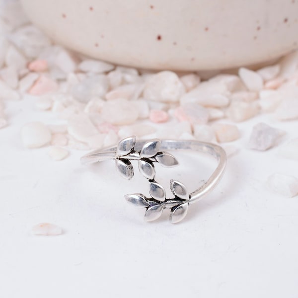 925 sterling silver Minimalist Leaf Ring, Nature Inspired Solid silver Ring, Leaf Branch Ring, Handmade Silver Leaf Ring, Wrap Ring