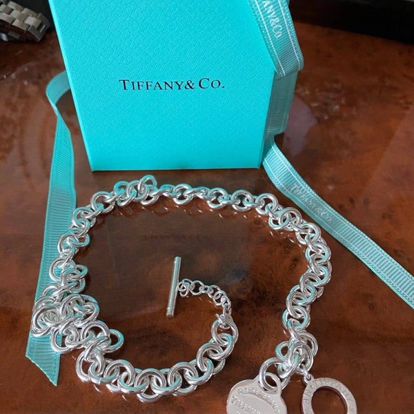 Collier à breloques en forme de coeur Tiffany & Co. Chaîne classique en argent sterling 925 avec pendentif en forme de coeur