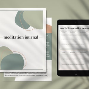 Könnte beinhalten: Ein druckbares Meditationsjournal mit einem Cover mit abstrakten Formen in Grün und Braun. Das Journal enthält Aufforderungen zur Reflexion und Praxis.