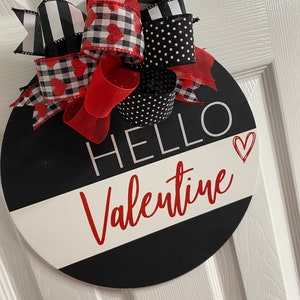 Valentine’s Day Wood Round Door Hanger, Valentine’s Day Sign, Valentine’s Day Decor., Welcome Sign