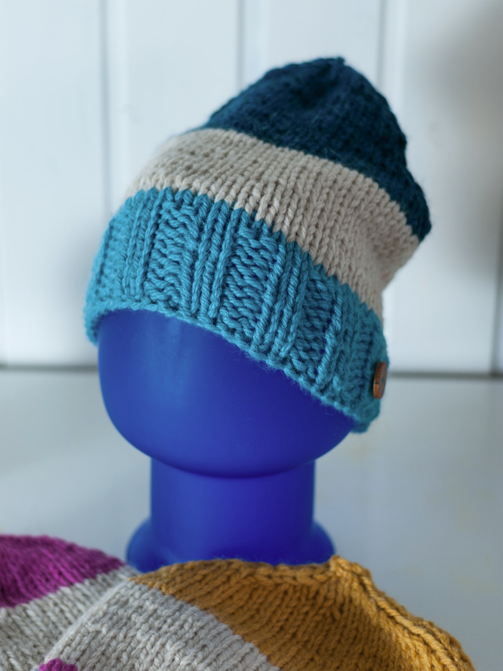 How to Knit a CLASSIC BEANIE (Free Hat Pattern!) - YouTube