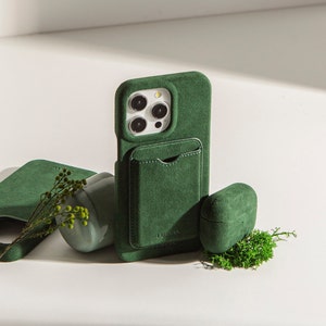 El tarjetero MagSafe - British Racing Green / Luriax Alcantara Ante MagSafe Cartera hecha a mano compatible