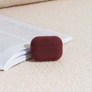 Burgundy Alcantara Suede AirPods Pro Case: Handcrafted Italian Fabric