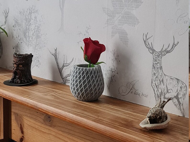 Decorative ornament with rose