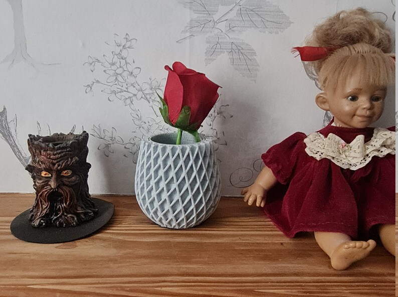 Decorative ornament with rose