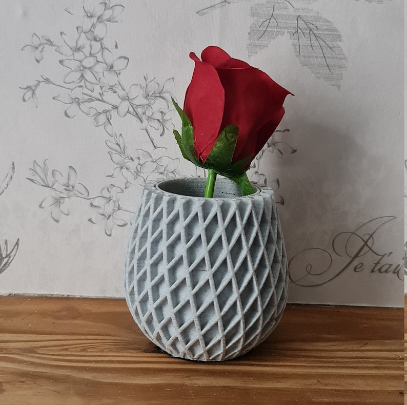 Decorative ornament with rose