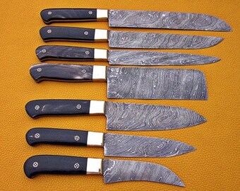 Couteau Damas fait main sur mesure Ensemble de couteaux de chef en acier Damas Lot 7 avec étui en cuir