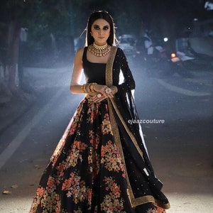 Classic Black  flower printed banglory silk Lehenga Choli, Beautiful Lehenga Choli And Digital Print Work With Net Dupatta For Womens