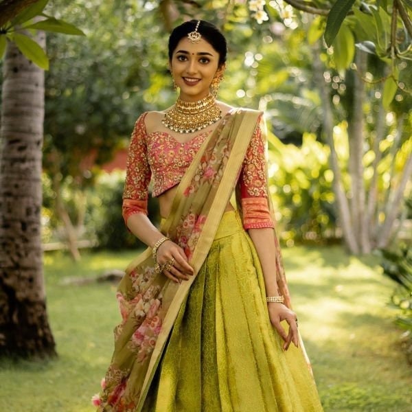 Lehenga choli en soie d'art de Kanchipuram avec dupatta, dernier arrivé demi-sari, demi-sari traditionnel indien, vêtements de festival Lehenga, lehenga en soie