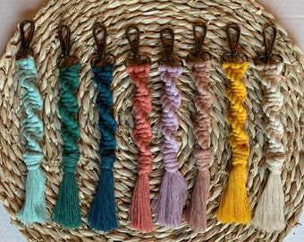 Fringe Macrame  / Spiral Macrame Keychain / Twisted Macrame Keychain / Knotted Macrame Keychain / Boho Keychain/ Gift for her