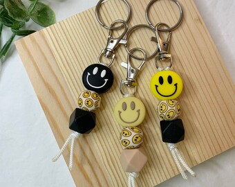 Happy Face Mini Keychain / Mini Silicone Bead Keychain / Smile Keychain / Mini Keychain / Zipper pull / Book bag keychain / Face Keychain