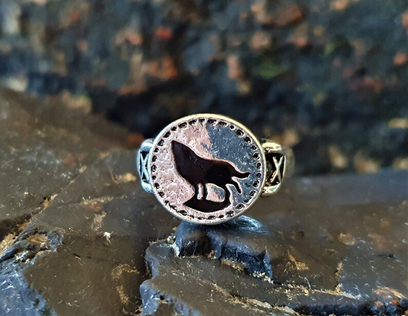 Video game jewellery gift Silver wolf Ring Dark souls ring Dark souls cosplay Men statement signet animal ring Geek birthday gift.