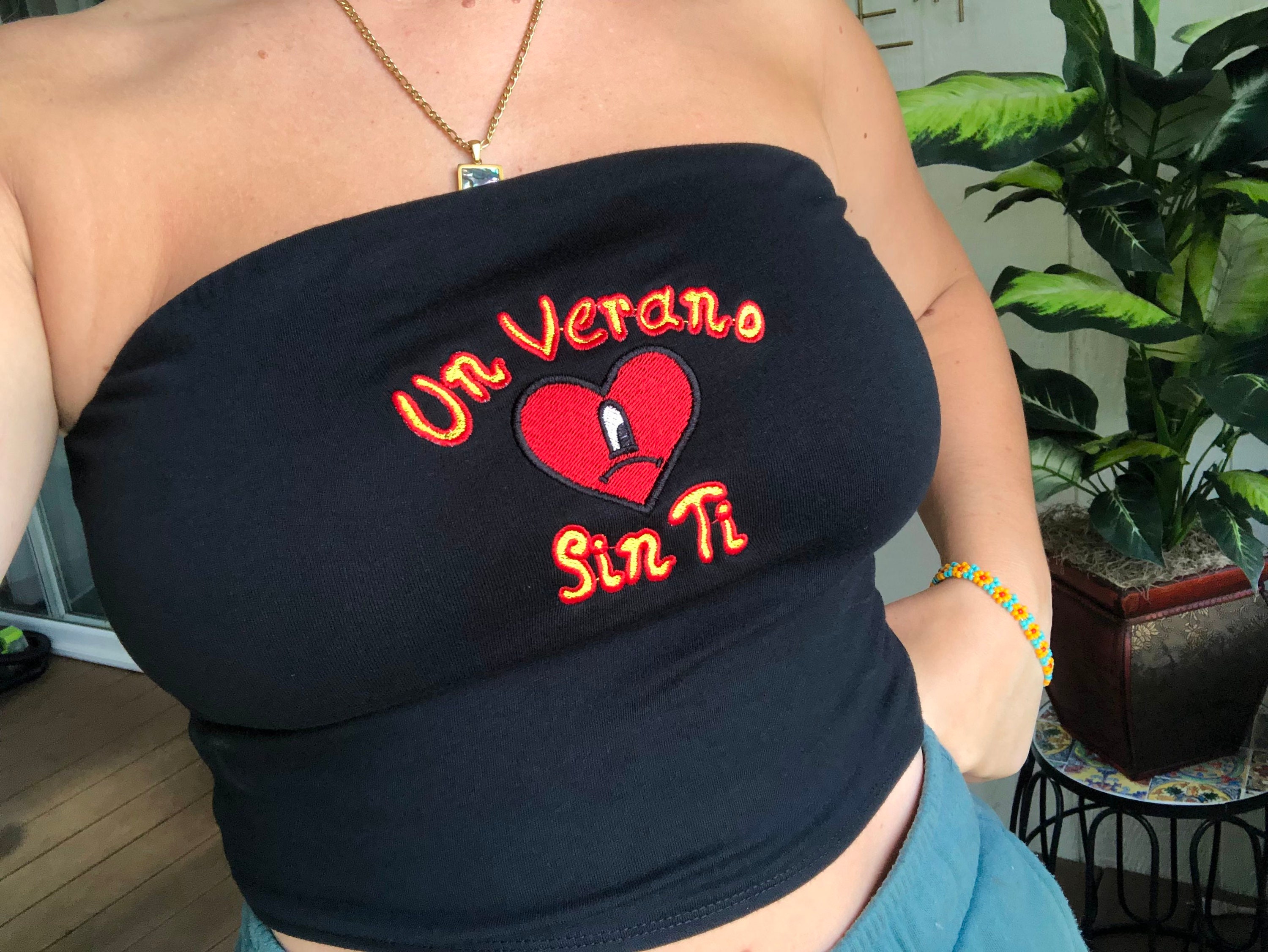 Kleding Dameskleding Tops & T-shirts Croptops & Bandeautops Bandeautops Bad Bunny Merch Bad Bunny Embroidered Cropped Tube Top World’s Hottest Tour Tube Top Tank Top Crop Top 