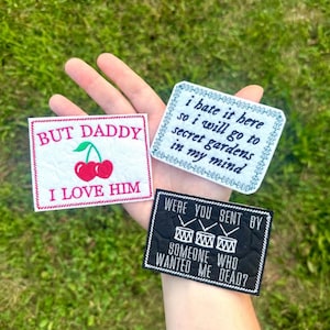 Musik Aufnäher zum Aufbügeln - Eras, I Hate It Here, But Daddy I Love Him, The Smallest Man Who Ever Lived