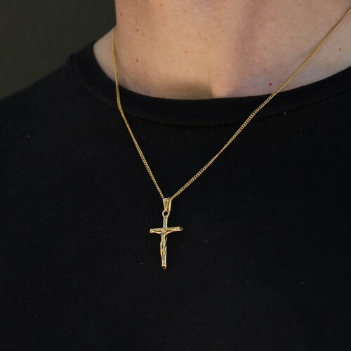 18K Gold Crucifix Necklace With Diamond 