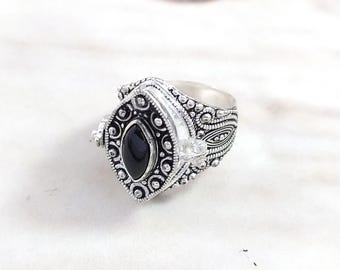 Geoxideerde sterlingzilver vergulde zwarte onyx medaillonring