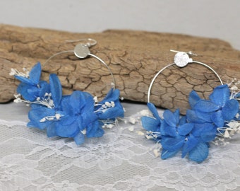 Boucles d'oreilles, grosses créoles, véritables fleurs stabilisées, fleurs hortensia bleu, LUCY, mariage champêtre, cadeau saint valentin
