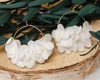Boucles d'oreilles, grosses créoles, véritables fleurs stabilisées, fleurs hortensia blanche, KATE, mariage champêtre, cadeau saint valentin