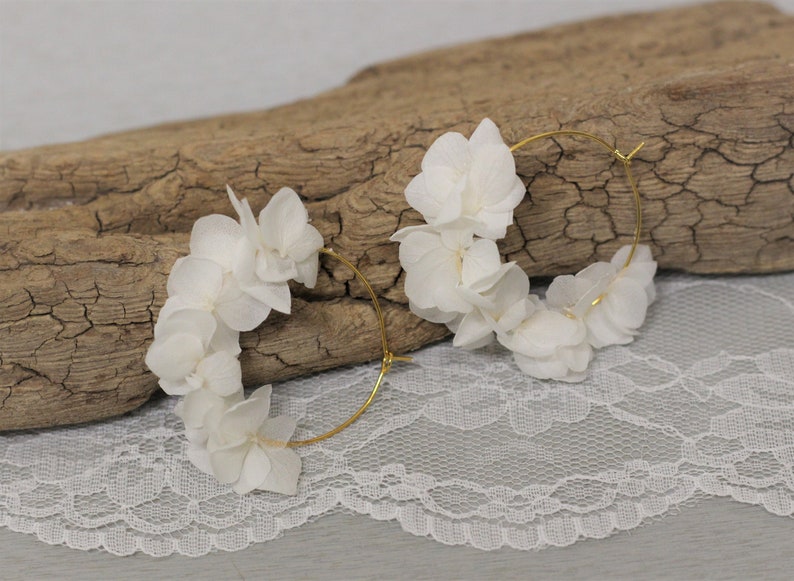 LinacreaParLina – Earrings, big creoles, real stabilized flowers, white hydrangea flowers, KATE, country wedding, Valentine’s Day gift Boucles d'oreilles