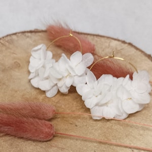 Boucles d'oreilles, grosses créoles, véritables fleurs stabilisées, fleurs hortensia blanche, KATE, mariage champêtre, cadeau saint valentin image 9
