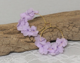 Boucles d'oreilles, grosses créoles, véritables fleurs stabilisées, fleurs hortensia parme, KATE, mariage champêtre, cadeau saint valentin