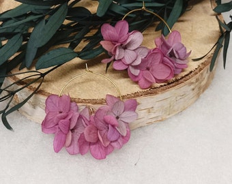 Boucles d'oreilles, grosses créoles, véritables fleurs stabilisées, fleurs roses et parme dégradés, mariage champêtre, mariage bohème.