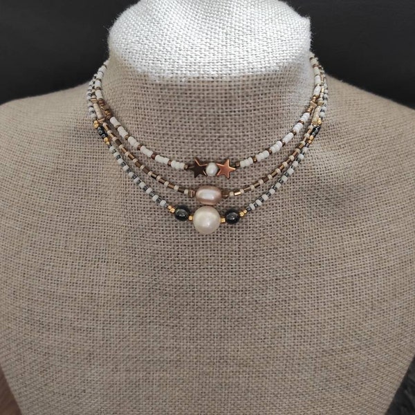Collier ras de cou en perles avec perles, tour de cou en perles fines, tour de cou en perles blanches et dorées, collier de perles, collier ras de cou pour femme