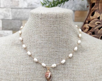 Natürliche Perle Chocker Halskette, Shell Charm Vergoldete Perle Kette Chocker, Wire Wrapped Perlenhalskette