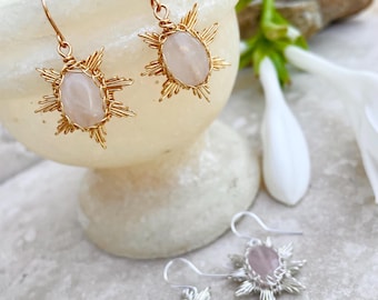 Grandi orecchini a forma di sole in cristallo: gioielli in quarzo rosa avvolto in filo d'oro/argento