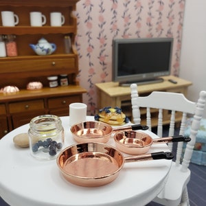 Miniature Copper Frying Pan Set, Dollhouse Miniature, Dollhouse Kitchen Accessories, 1:12 Scale
